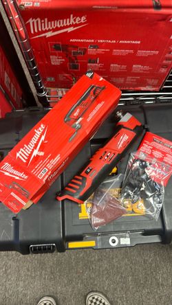 Milwaukee M12 12V Lithium-Ion Cordless Oscillating Multi-Tool (Tool-Only)