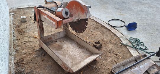 Norton Clipper masonry and block saw