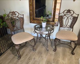 Side Table/ chairs