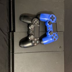 2 PS4 With 2 Controllers 