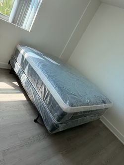 Queen mattress pillow top set with box spring (2pc - new) NEW KING-QUEEN-FULL-TWIN SIZE SETS MATTRESS AND BOX SPRING 2-pcs