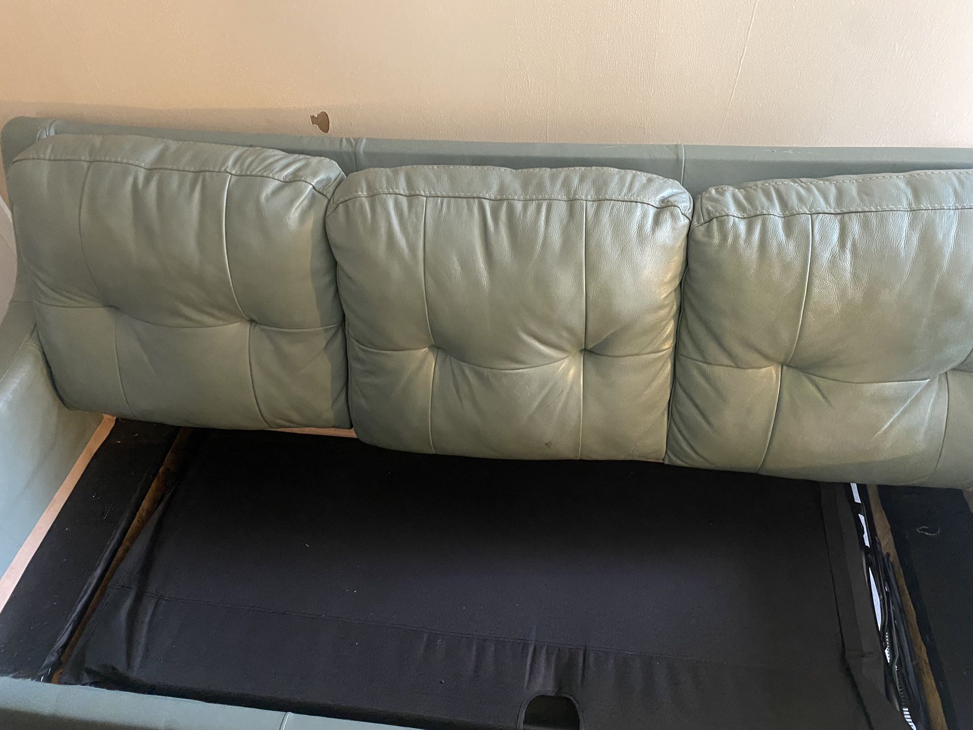 Pull Out Bed/ Couch Green