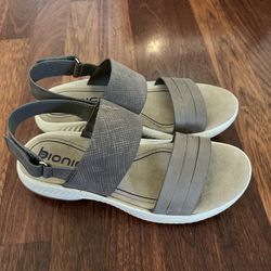 New Bionica Alamosa Taupe Leather Strappy Slingback Sandals in Woman Size 9