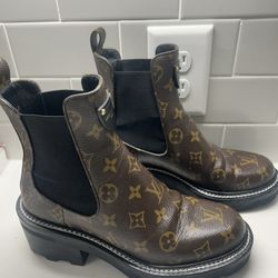 Louis Vuitton Authentic Combat Boot Size 8