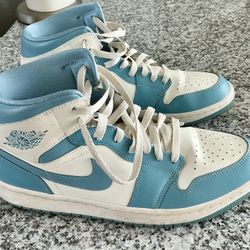 Retro Jordan 1 Mid - University Blue UNC