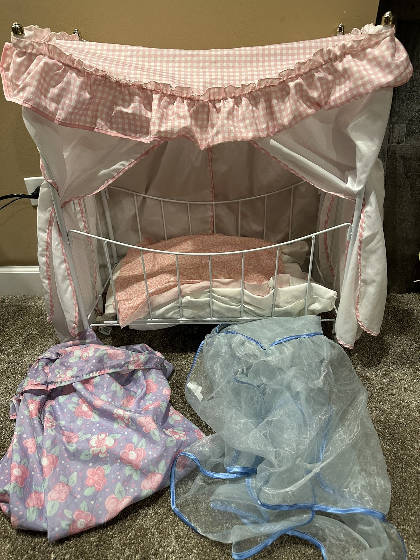 White Metal Canopy Bed For Dolls