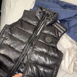 Authentic Canada Goose, Crofton Down Vest Black Label Men’s Size Medium