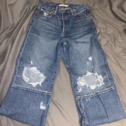 Blue ribcage straight ankle jeans from levis !