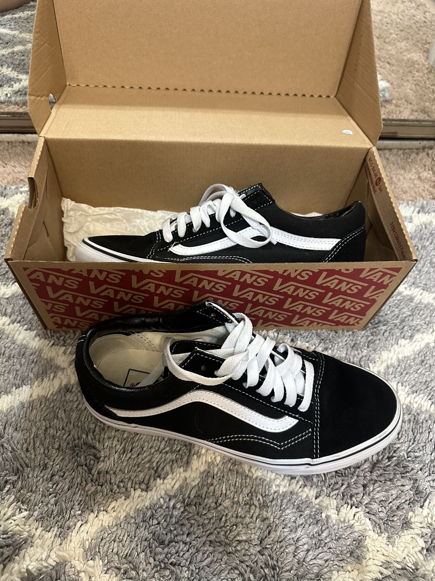 Vans. Black and White Unisex