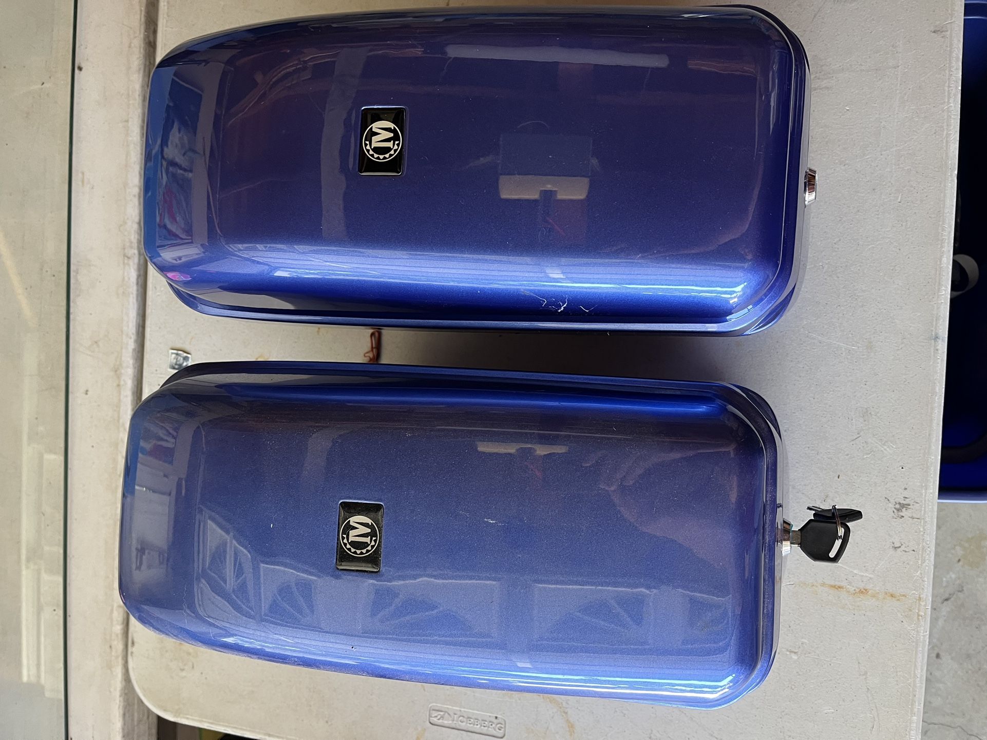 Mutazu GA Cobalt Blue Universal Motorcycle Hard Saddlebags Includes Mounting Kit ( Shipping Available)