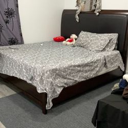 Full Size Bed 
