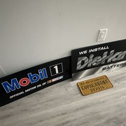 Plaques & signs