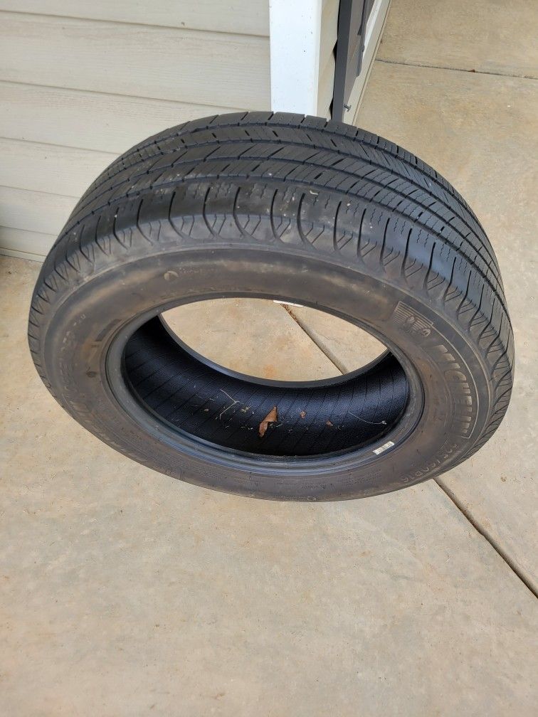 Michelin Defender Tire, good condition!