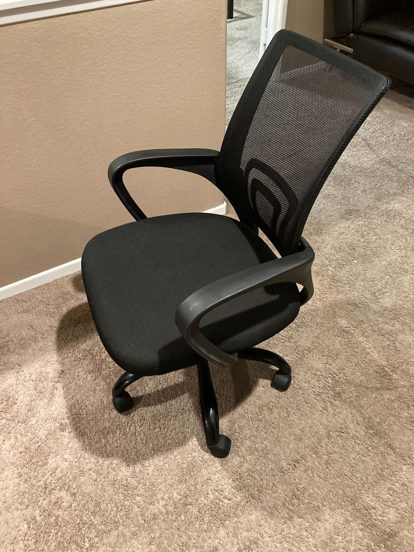 Office Desk Chair (Missing One Screw )