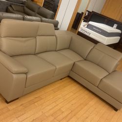 ADJUSTABLE HEAD REST SECTIONAL CHAISE! LEATHER G DELIVERY TODAY