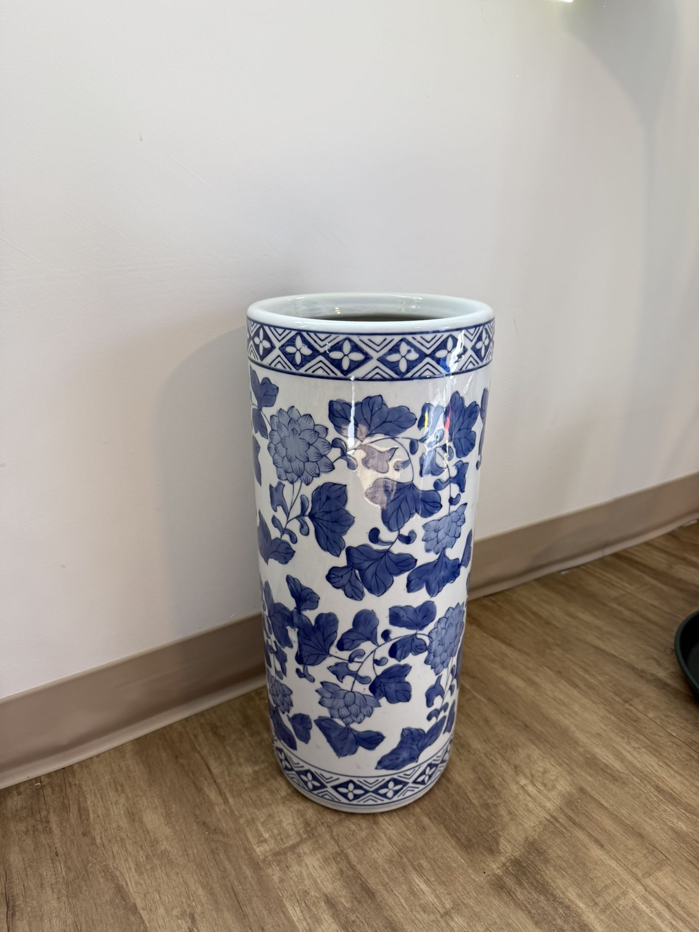 Chinoiserie Blue & White Porcelain Umbrella Stand