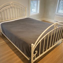 Ethan Allen Full Size Iron Bed With Box Spring