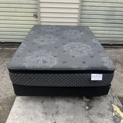 Queen Pillowtop  mattress, boxspring & frame (Delivery available!)