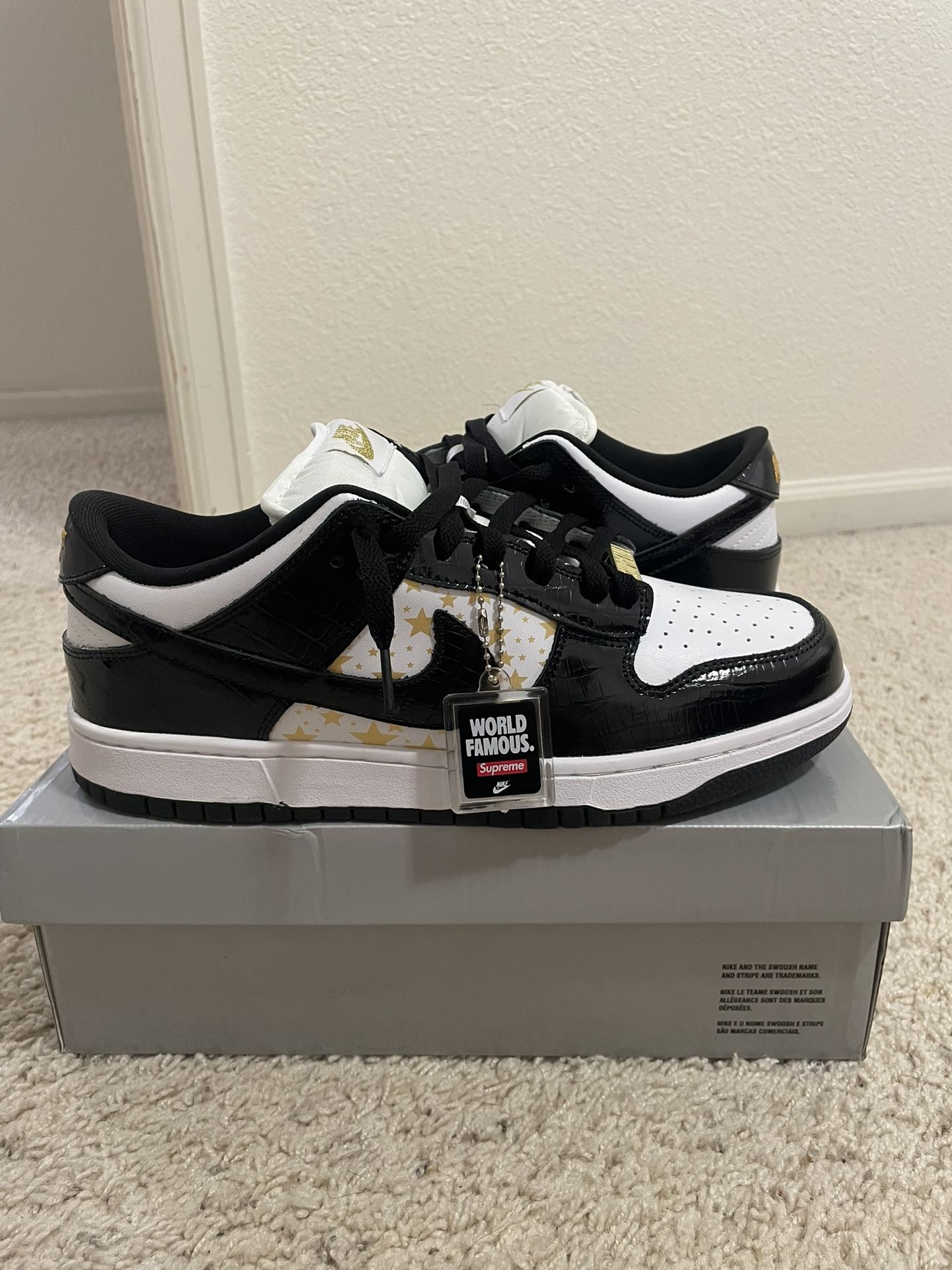 Nike SB Dunk “Supreme Star Black”