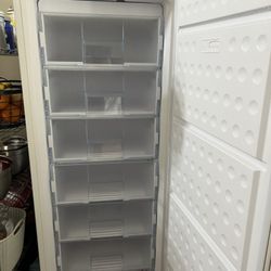 Hamilton Beach Standing Freezer 11 Ft.³