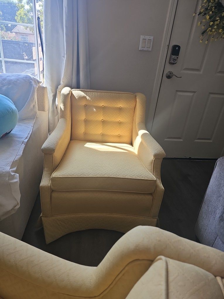 Chairs Yellow Sillas