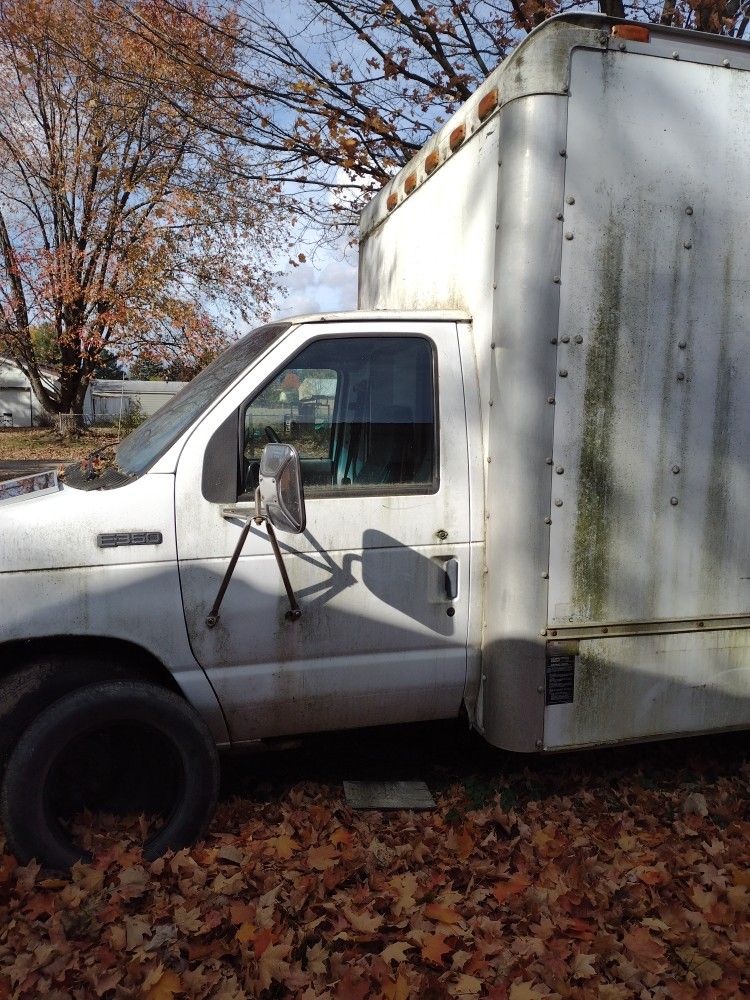 93 E 350 Cube Van