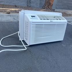 LG Window AC Unit – 6,000 BTU (Negotiable)