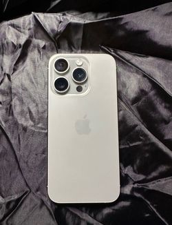Unlocked iPhone 15 Pro 256 gb-Natural Titanium