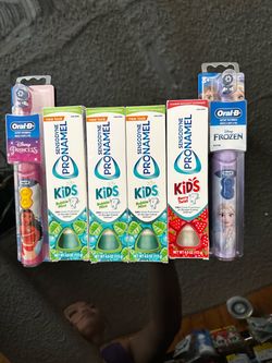 Oral-B Kids Battery Toothbrushes and Sensodyne Pronamel Kids Toothpaste Set $20