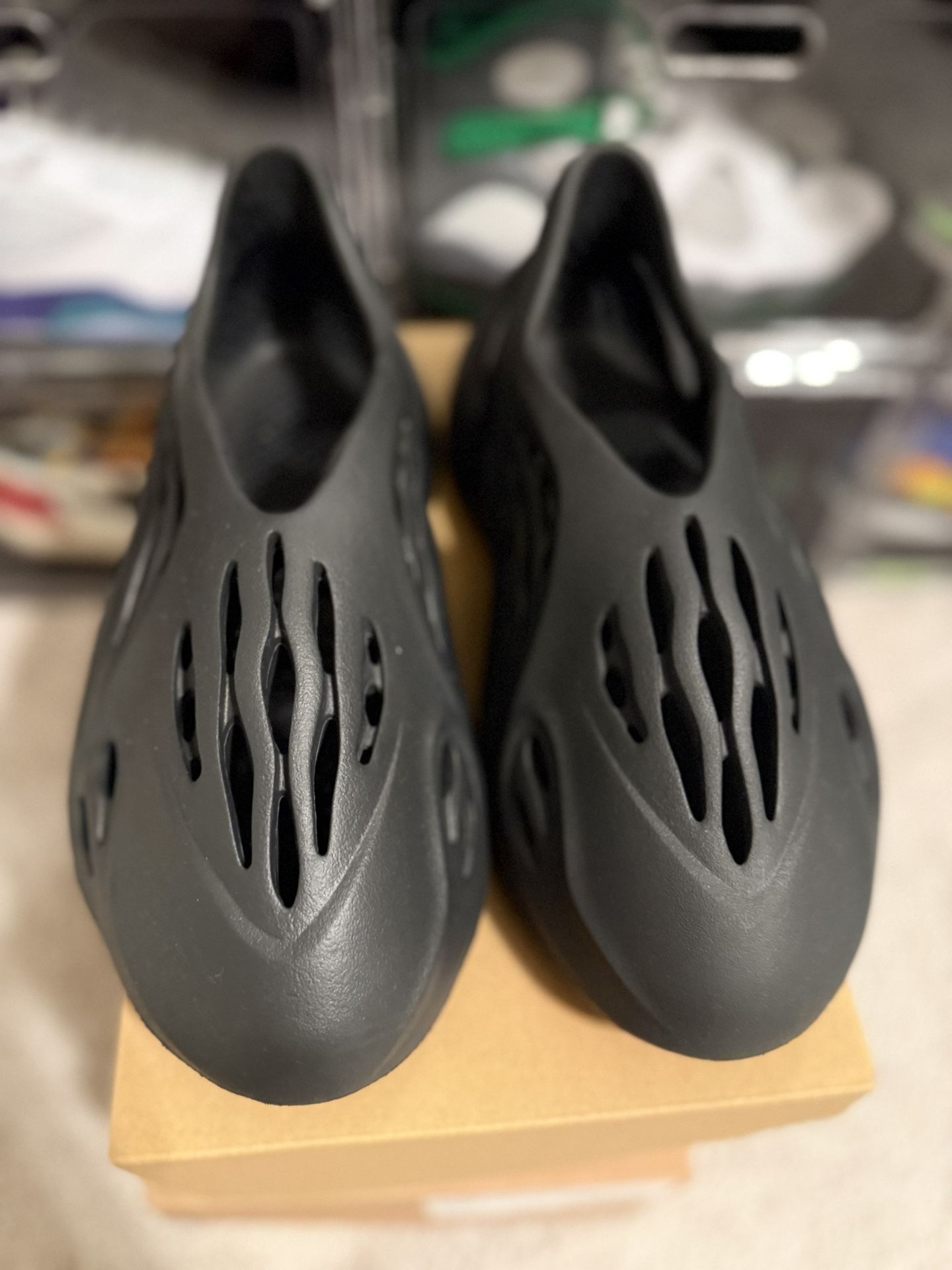 Yeezy RNNR Onyx sz 11