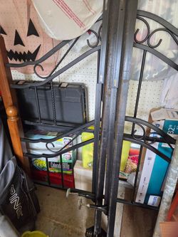 Full size bed post and base/frame