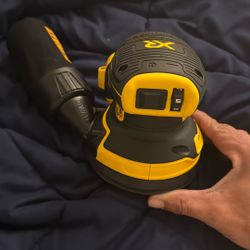 Dewalt 20V MAX 5in Orbital Sander (Tool Only)
