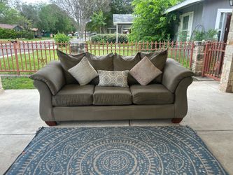 Free Delivery 🚚 Green Couch/ Sillon Verde