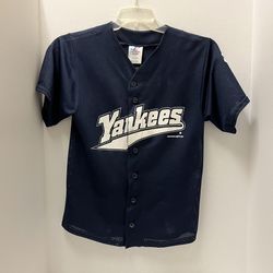 Yankee Shirt In Youth Size Medium (10-12)