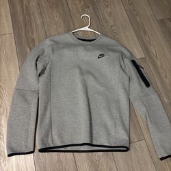 Old gen nike tech sweater