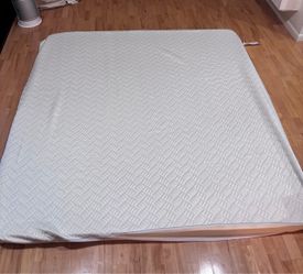 Memory Foam Mattress Pad- King Size - Like New!