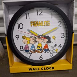 Peanuts Wall Clock Decor