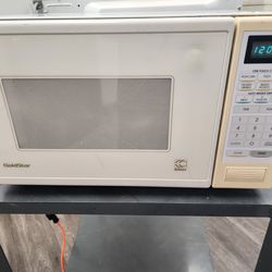Microwave 0.9 cu ft Goldstar