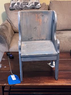 Kids wood chair