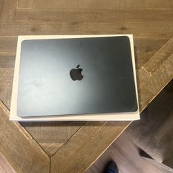 MacBook Air 13.6 Inch