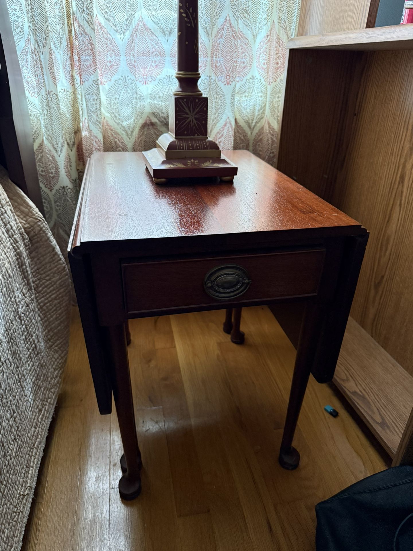 Small End Table/Leaf Table