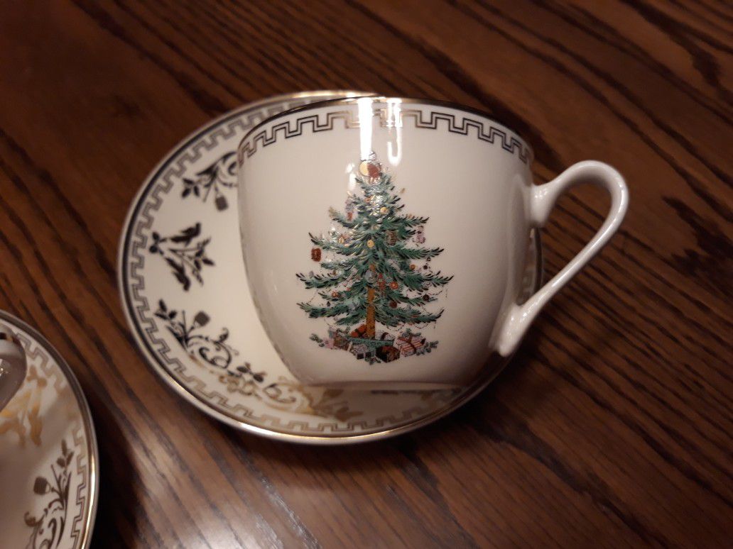 Spode tea cups and saucers New Christmas Tree Gold collection