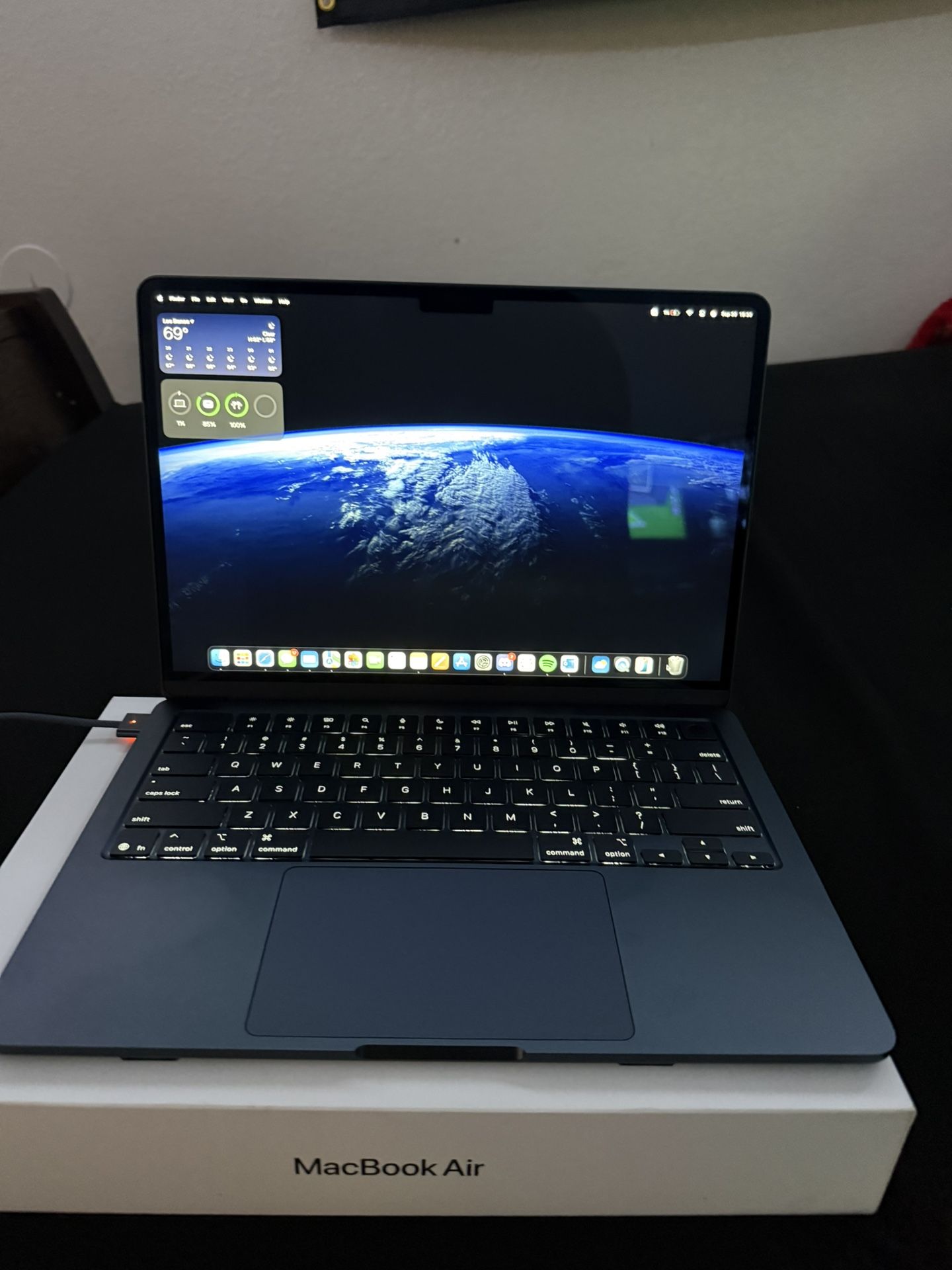 MacBook Air M4 – 13” – 16GB / 256GB – Midnight – Like New