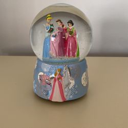 Disney Princesses Musical Snow Globe