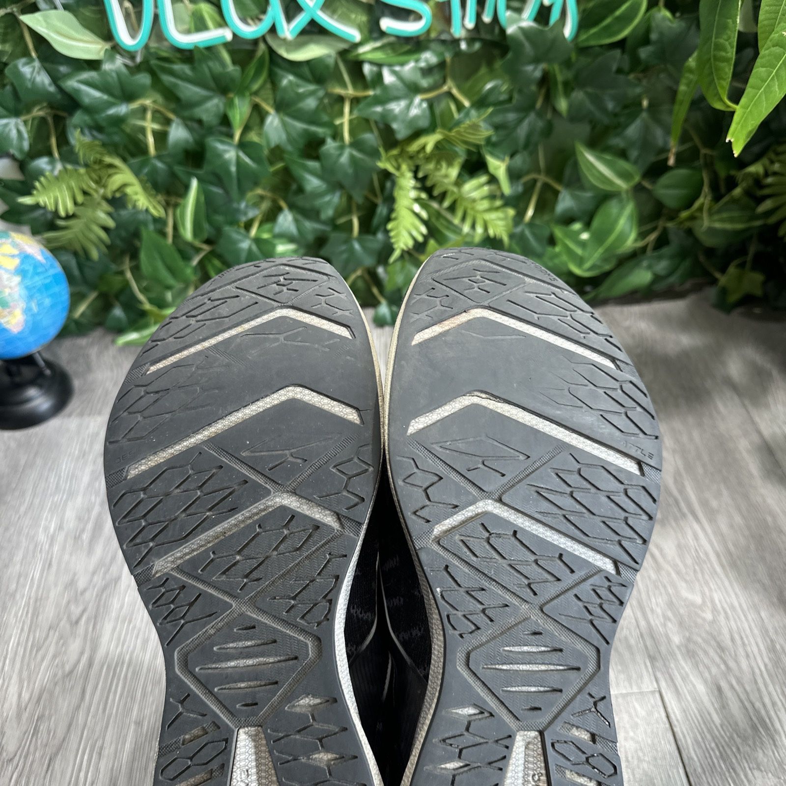 Brooks Womens Levitate 6 1203831B039 Black Running Shoes Sneakers Size 10.5 B