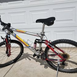 Men's Motiv 26" Mountain Bike 18" frame
