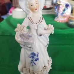 Vintage Victorian Colonial hand painted porcelain figurine A37M982