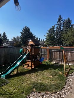 Kids play structure