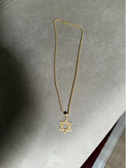 10k gold chain with pendant