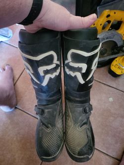 Women's fox competition. Boots